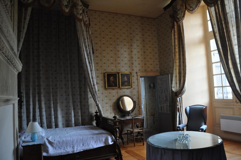 Bed and Breakfast Chateau De Lanquais Exterior foto
